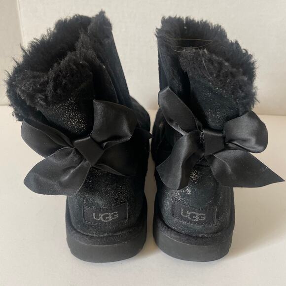 UGG Women's Mini Bailey Bow Black Suede Glimmer Faux Fur Lined Boot • Size 8 - Picture 4 of 5
